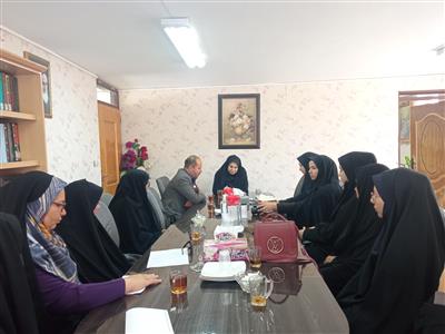 نشست مديرکل امور بانوان استانداري با جمعي از زنان بخش شيدا